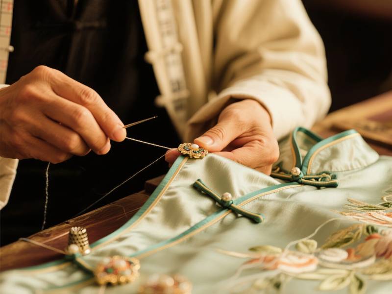 巧手绣花 传承匠心图片