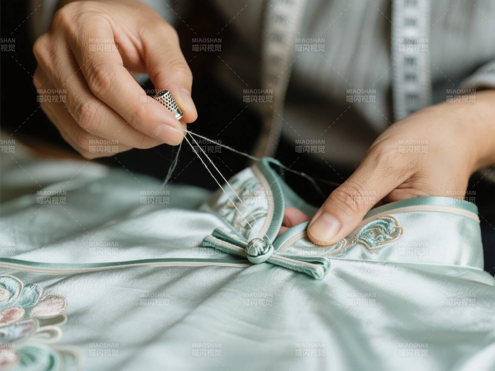 手工缝制旗袍细节图片