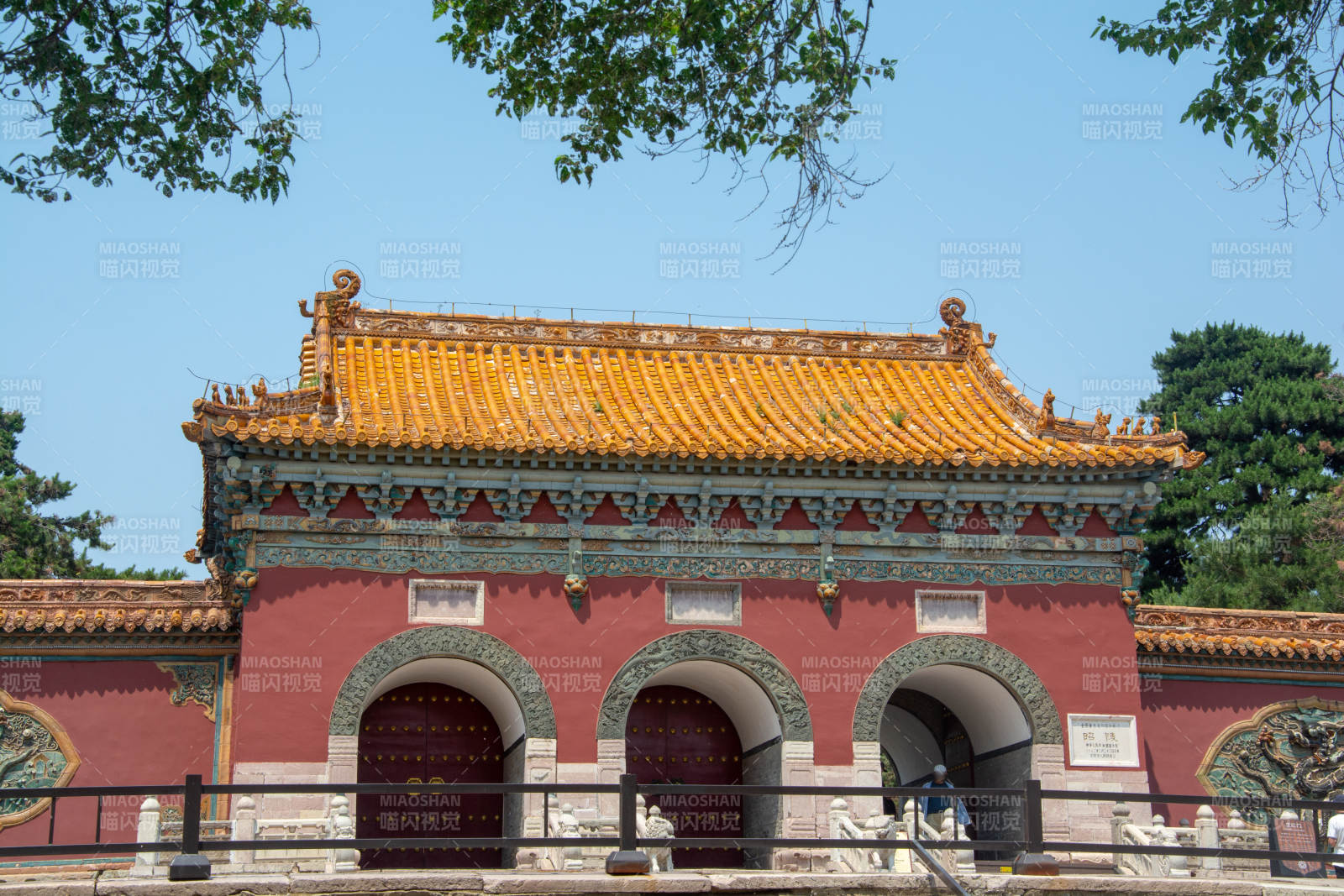 沈阳清昭陵红墙黄瓦门图片
