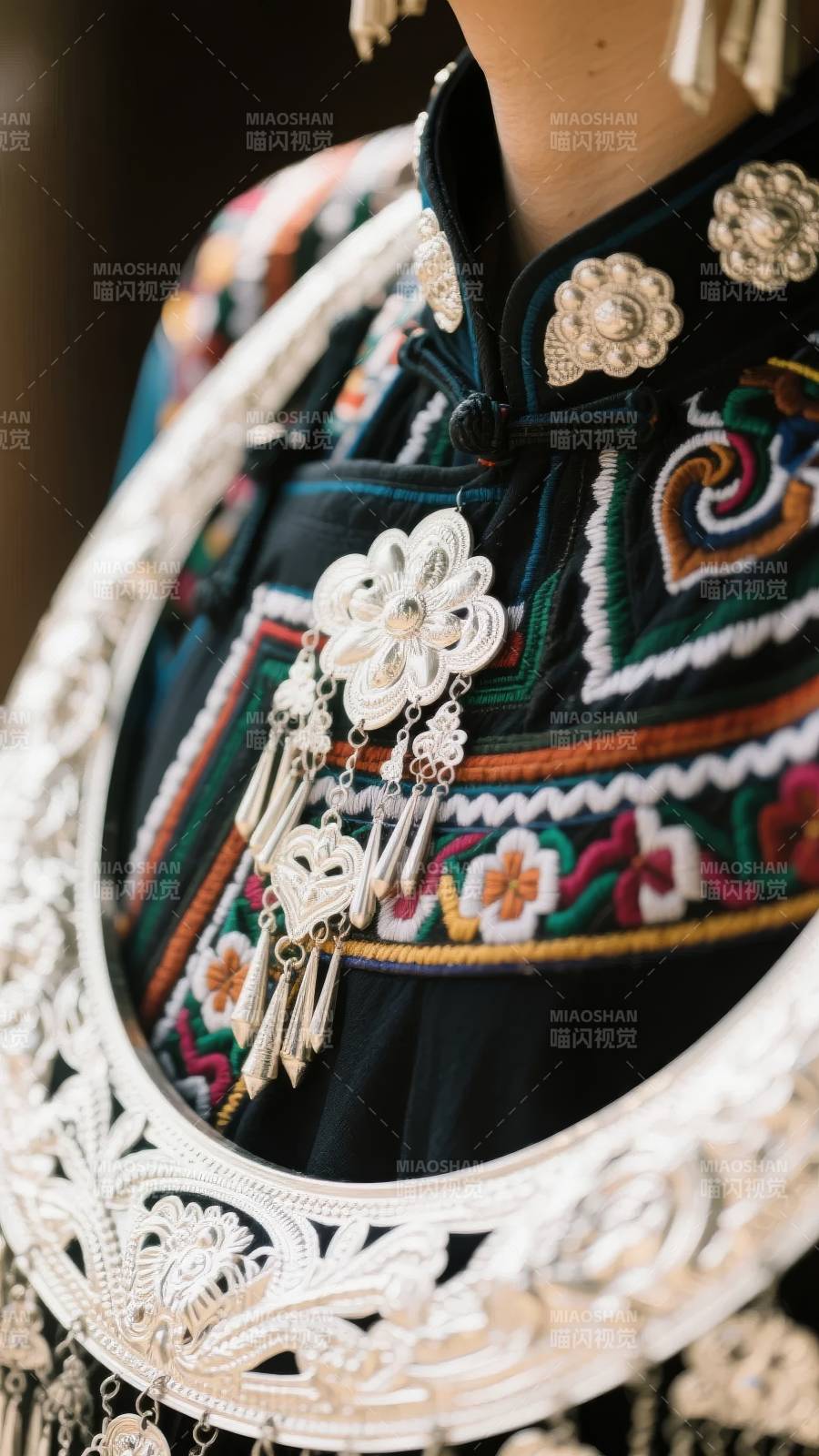 民族风服饰特写图片