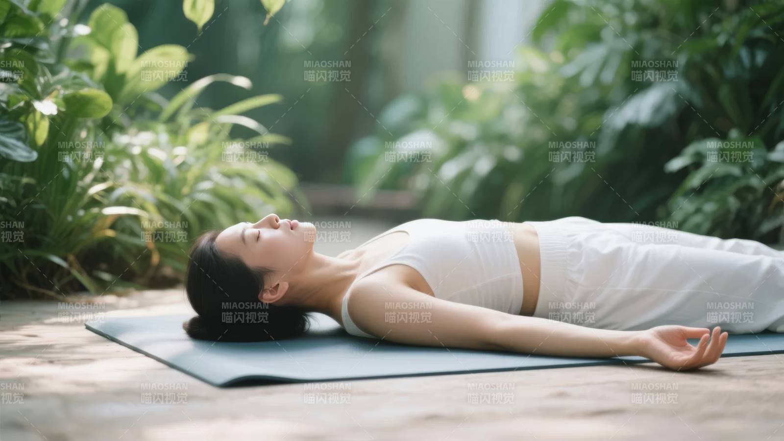 静谧瑜伽时光图片