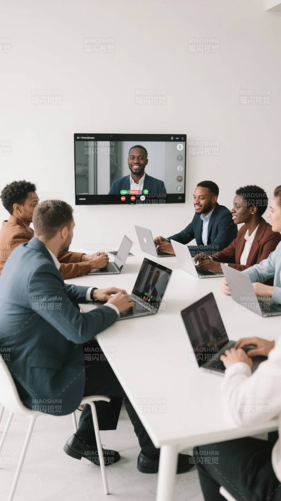 远程会议进行中图片