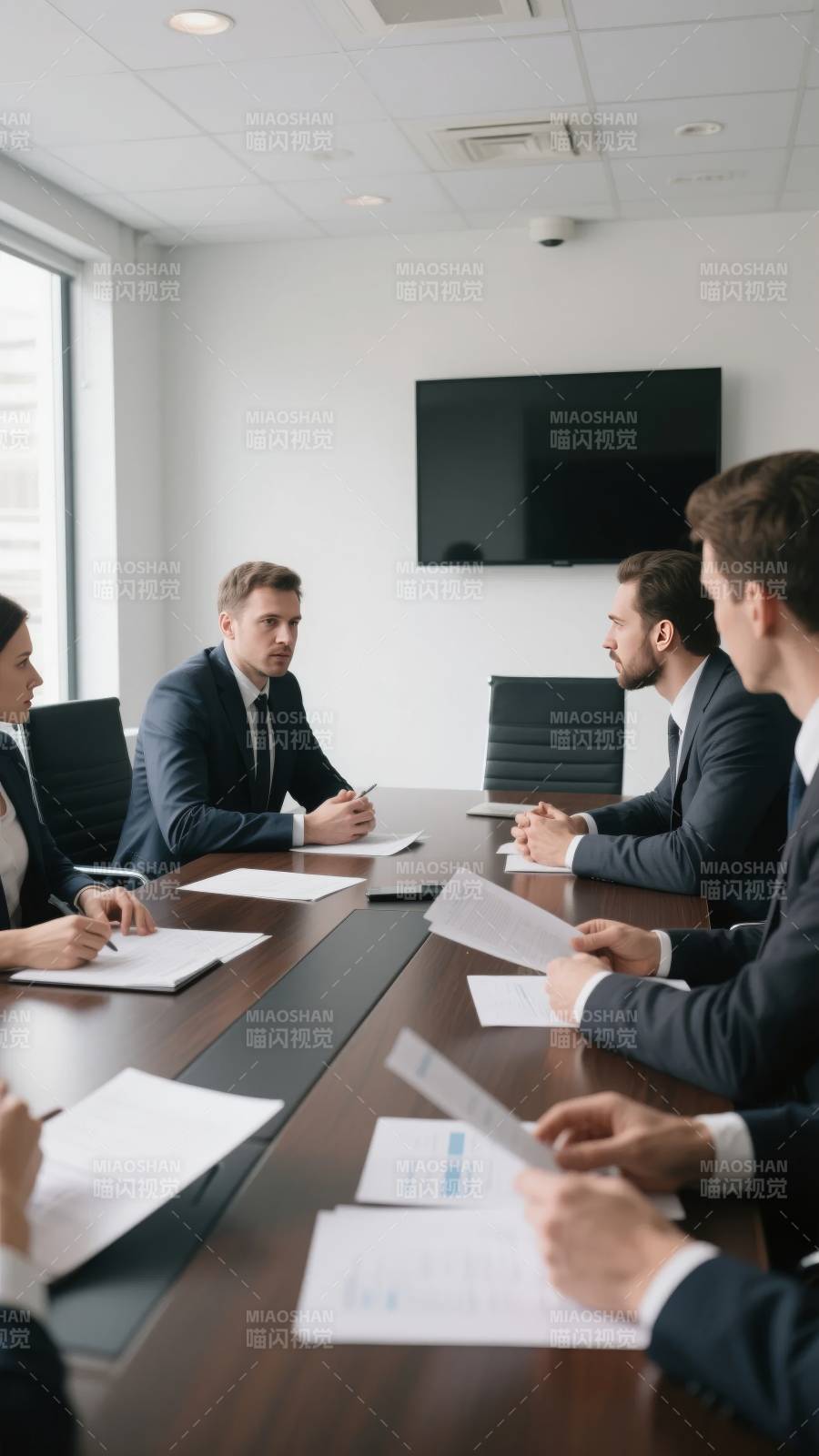商务会议进行中图片