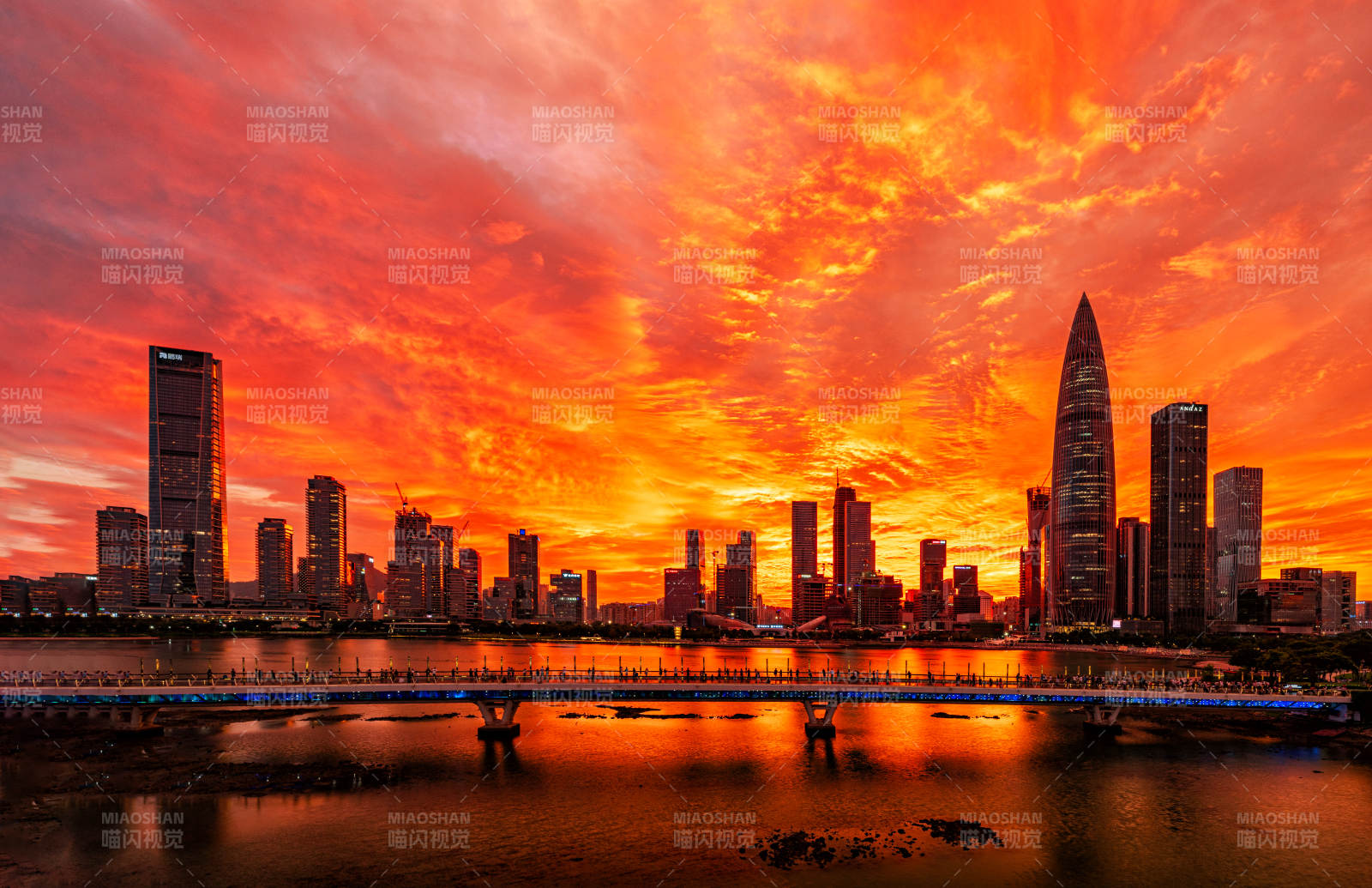 城市晚霞映水天图片