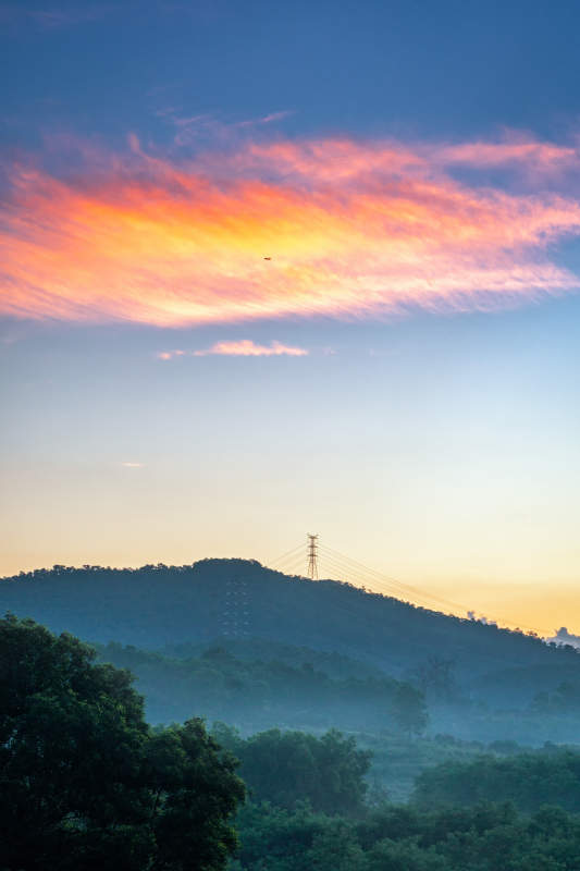 山间晨曦云霞美图片