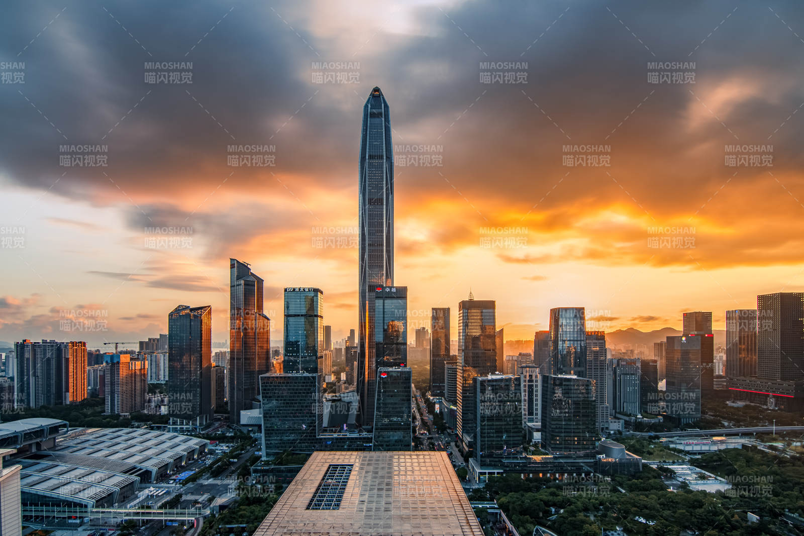 城市天际线日落图片