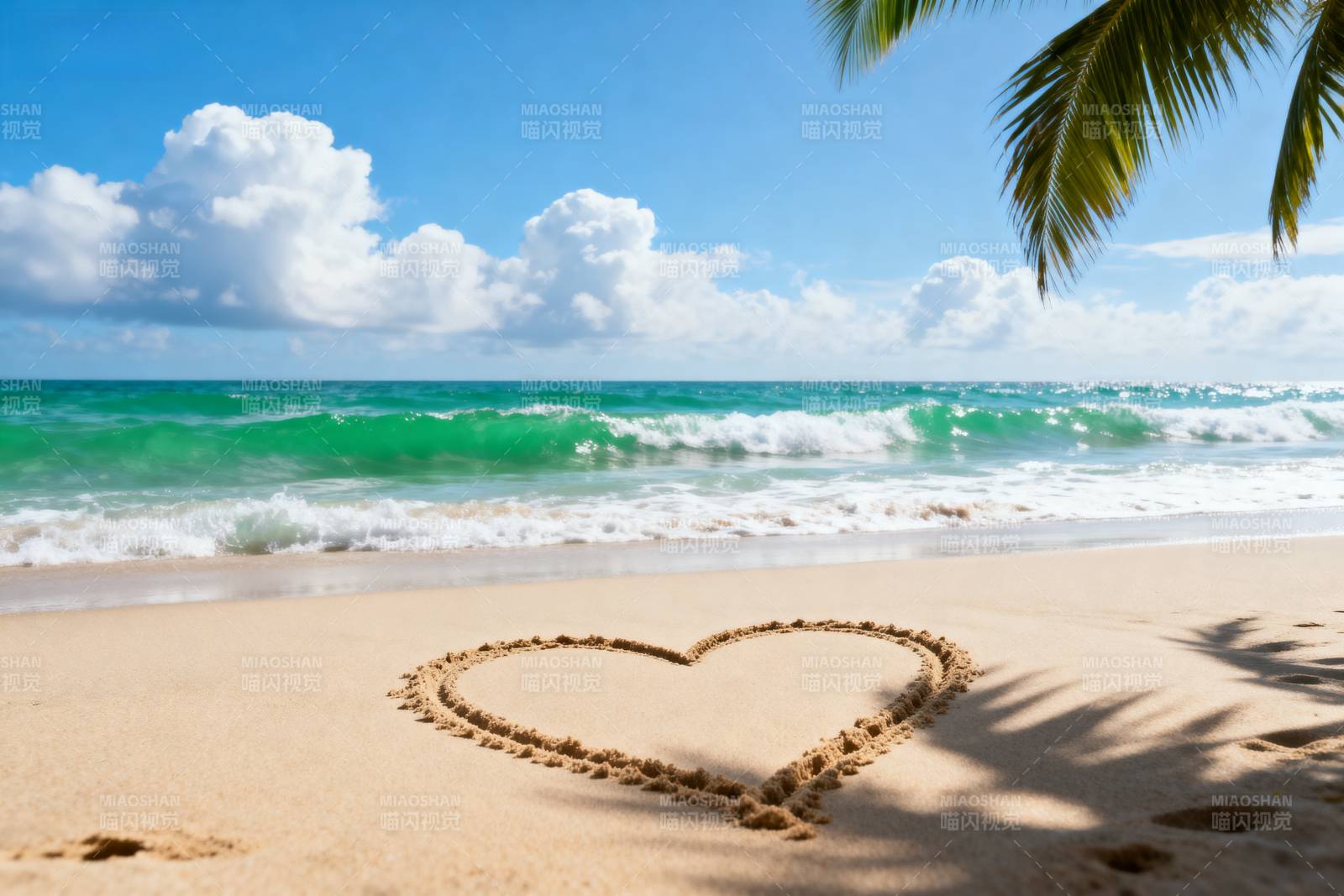 沙滩心形浪漫海景图片