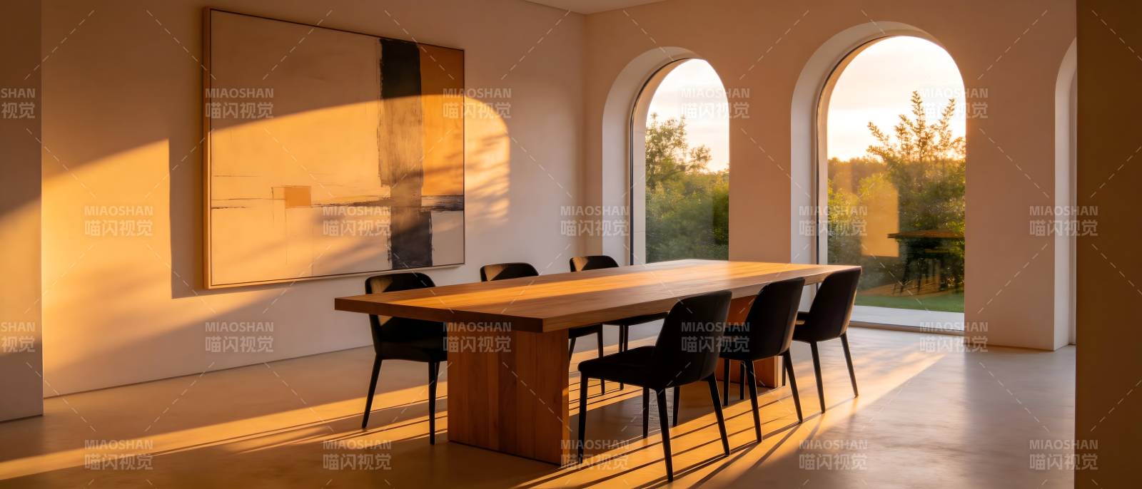 阳光下的现代会议室图片