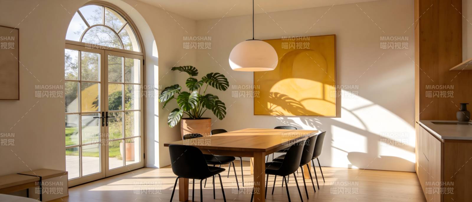 阳光洒满的现代餐厅图片