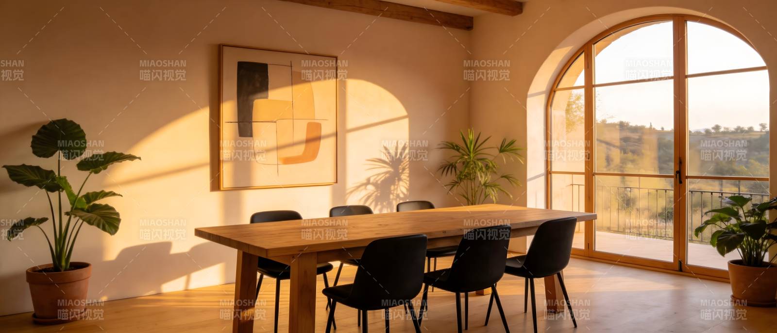 阳光下的温馨会议室图片