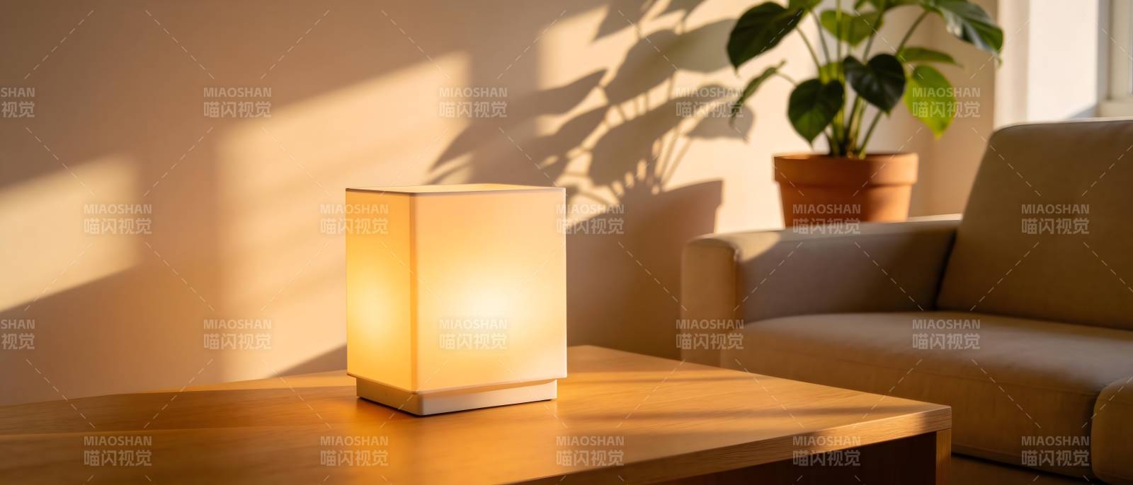 暖光灯下静谧时光图片