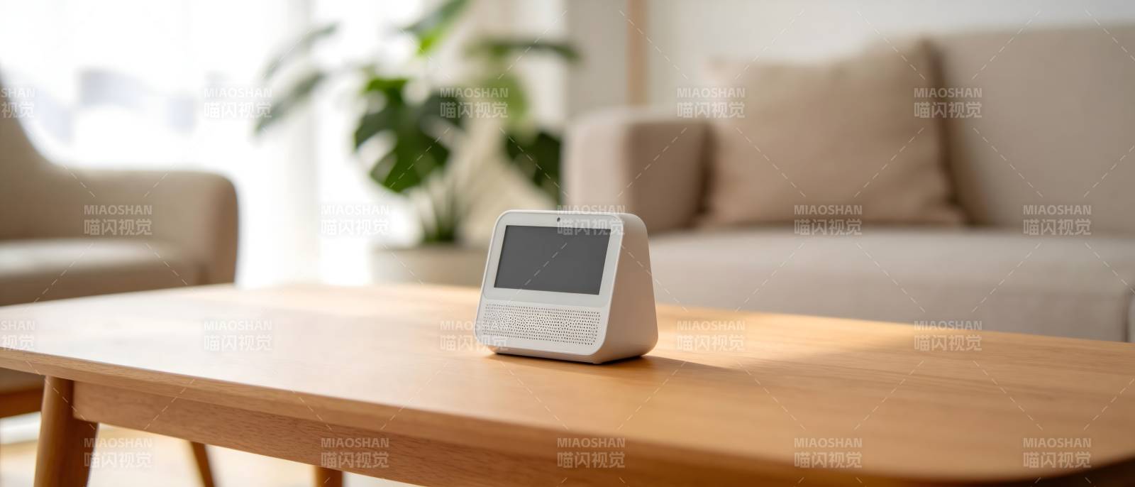 智能音箱静置于客厅图片