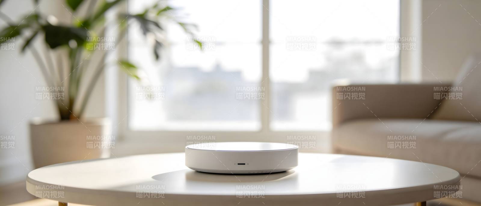 智能音箱静置于客厅图片