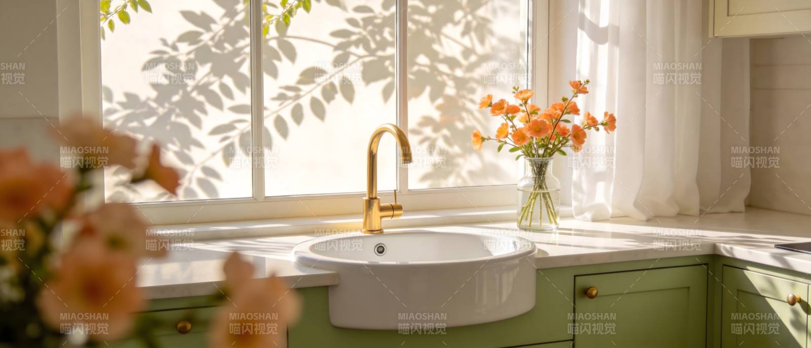 窗边花影厨房图片
