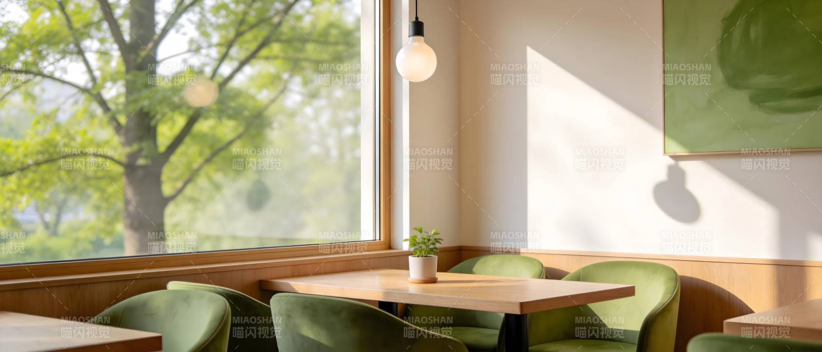 窗边绿意咖啡馆图片