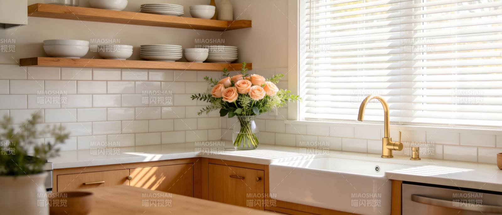 温馨厨房一角图片