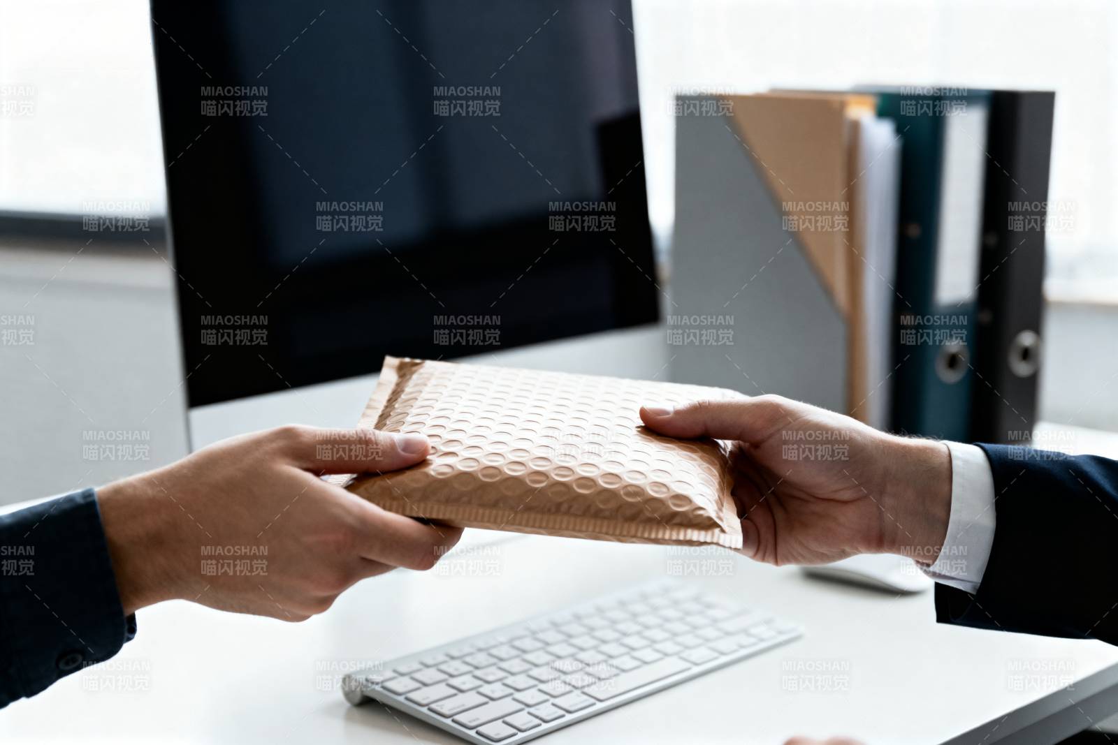 递送文件袋图片