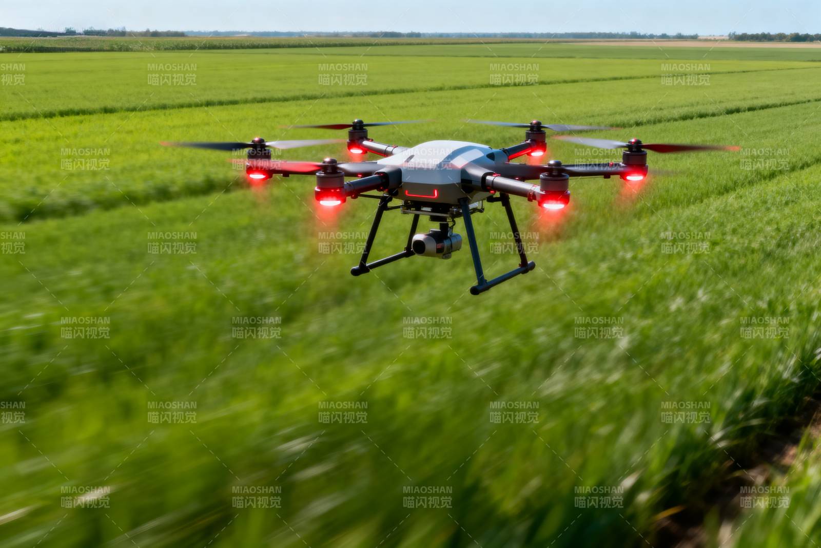 无人机飞越绿野图片