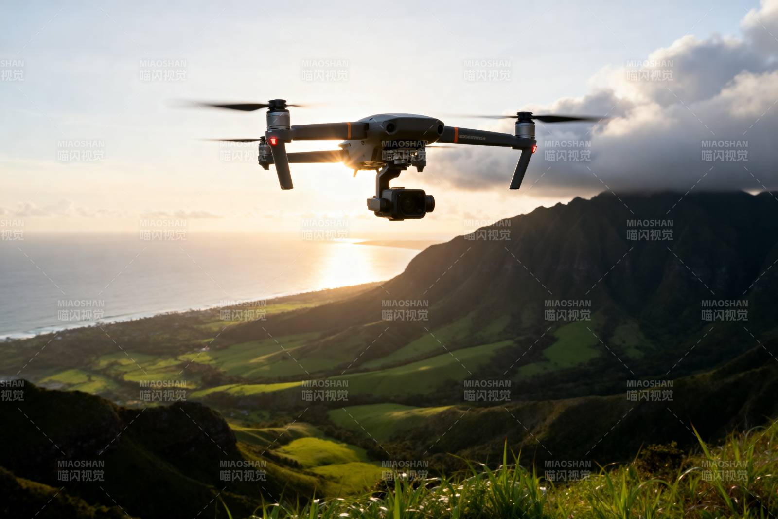 无人机航拍日落山景图片