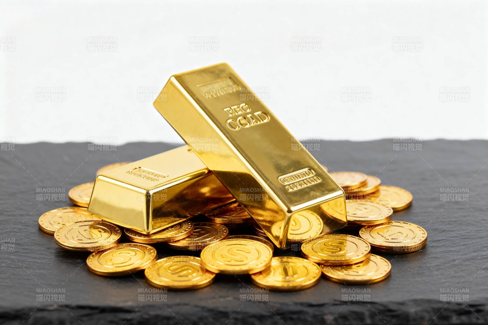 金条金币堆叠图片