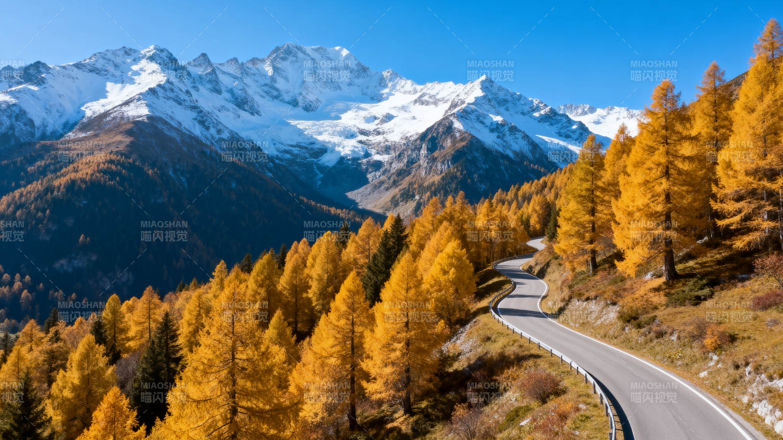秋山雪峰公路图片
