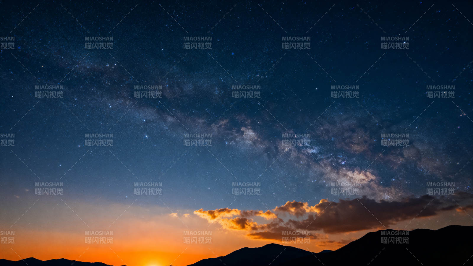 星河夜景山峦图片