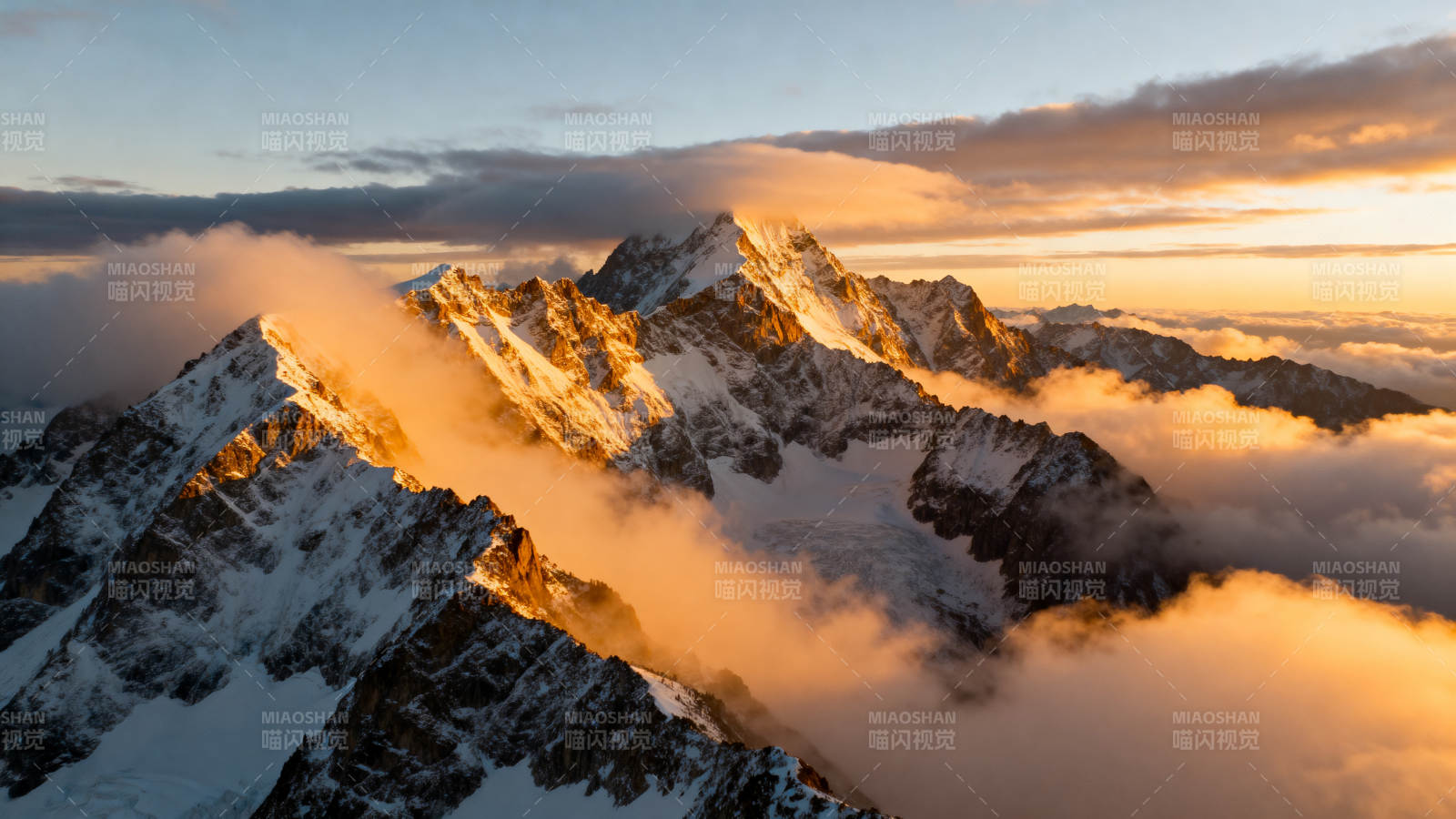 雪山云海日出图片