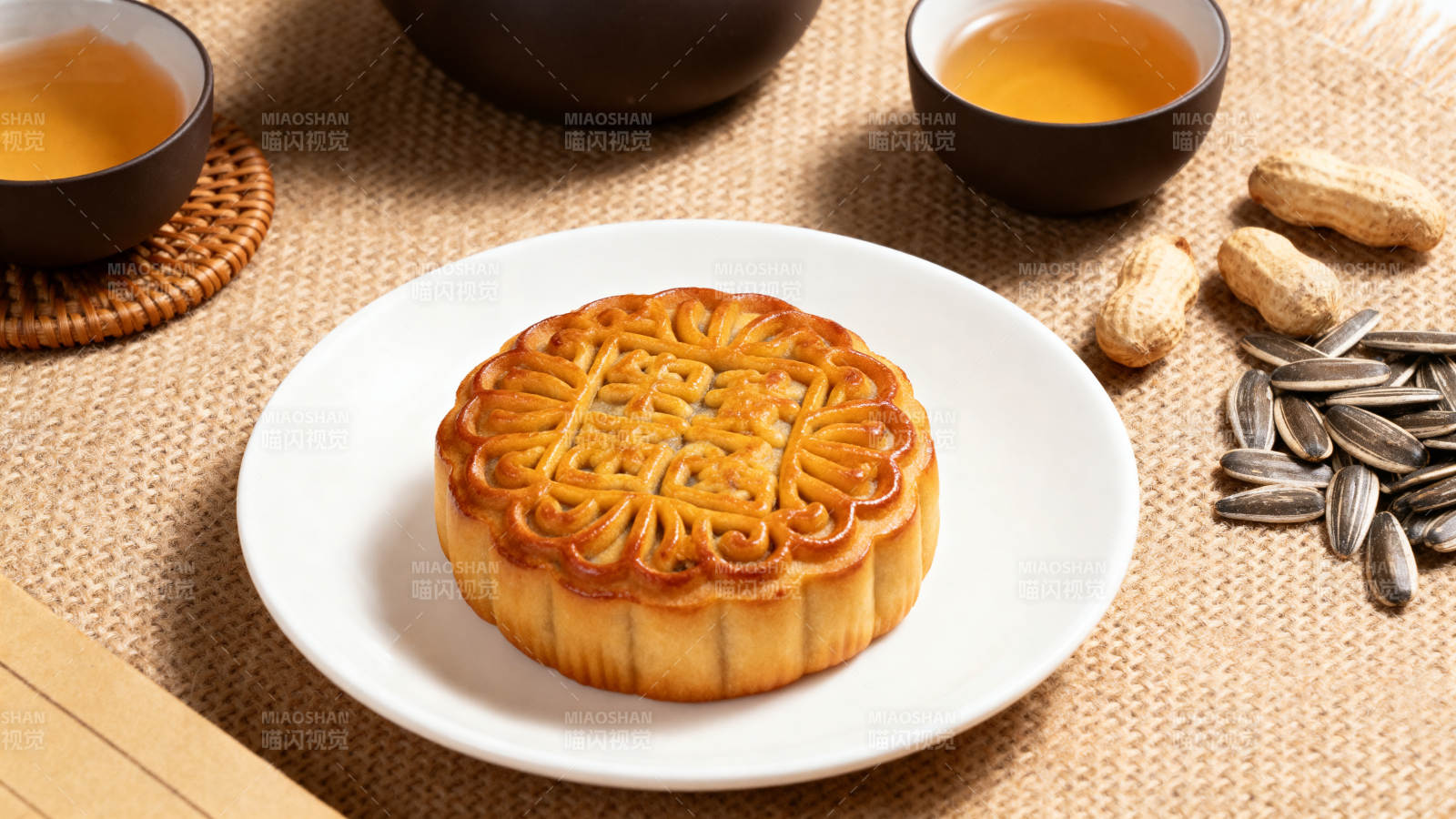 中秋月饼茶香伴图片