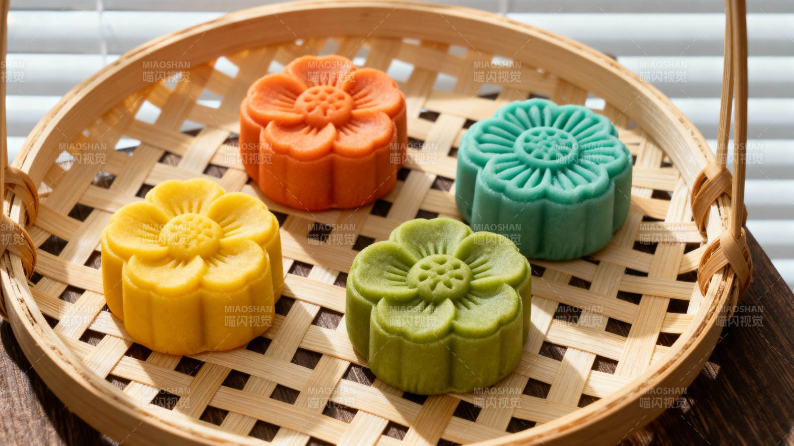 花形月饼四色香图片