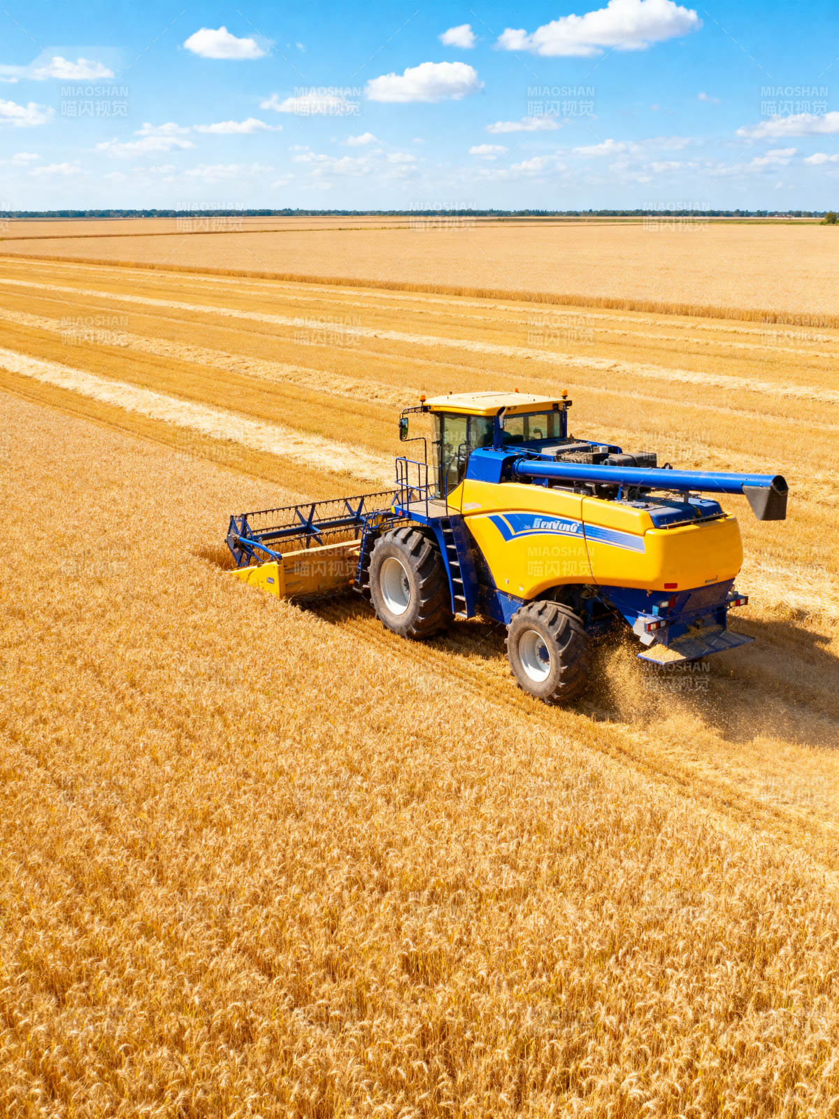 金秋收割忙图片