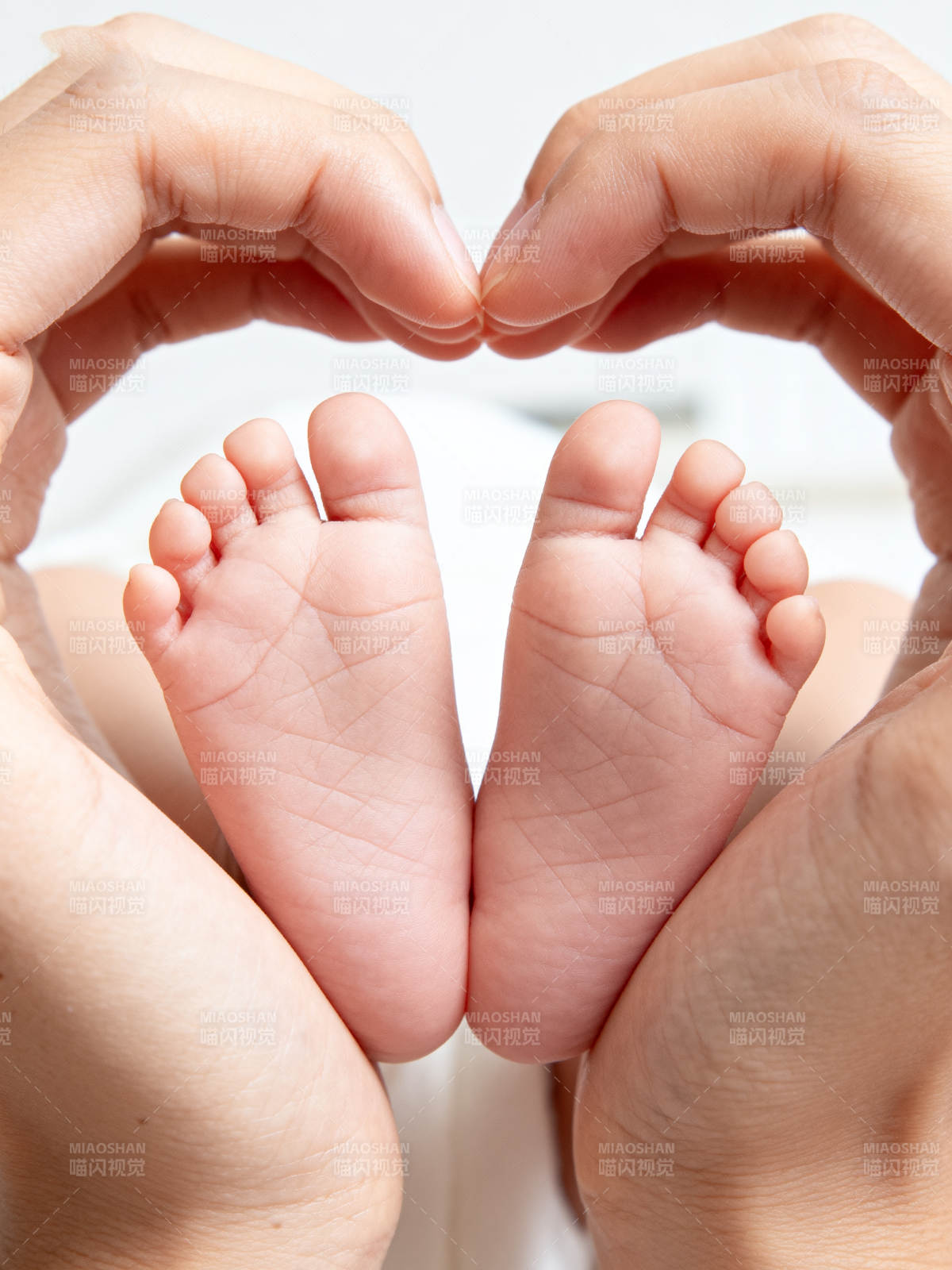 爱的初生脚印图片