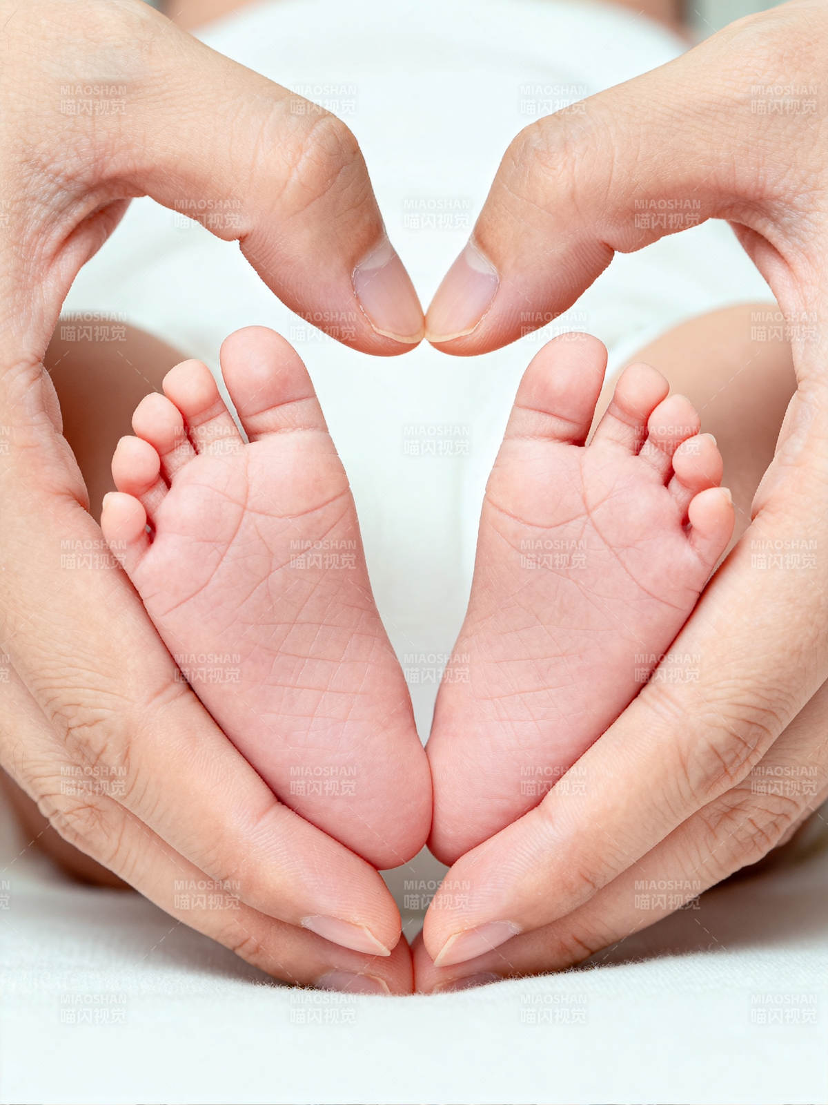 爱的初生脚印图片