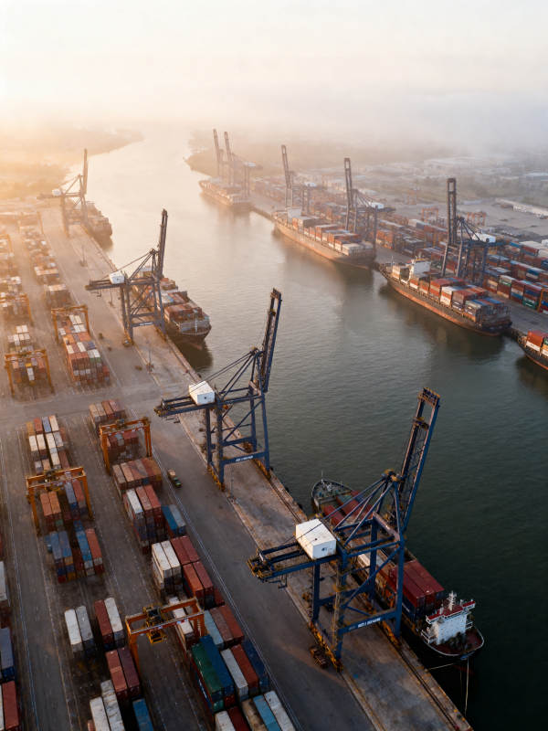 港口晨曦集装箱图片