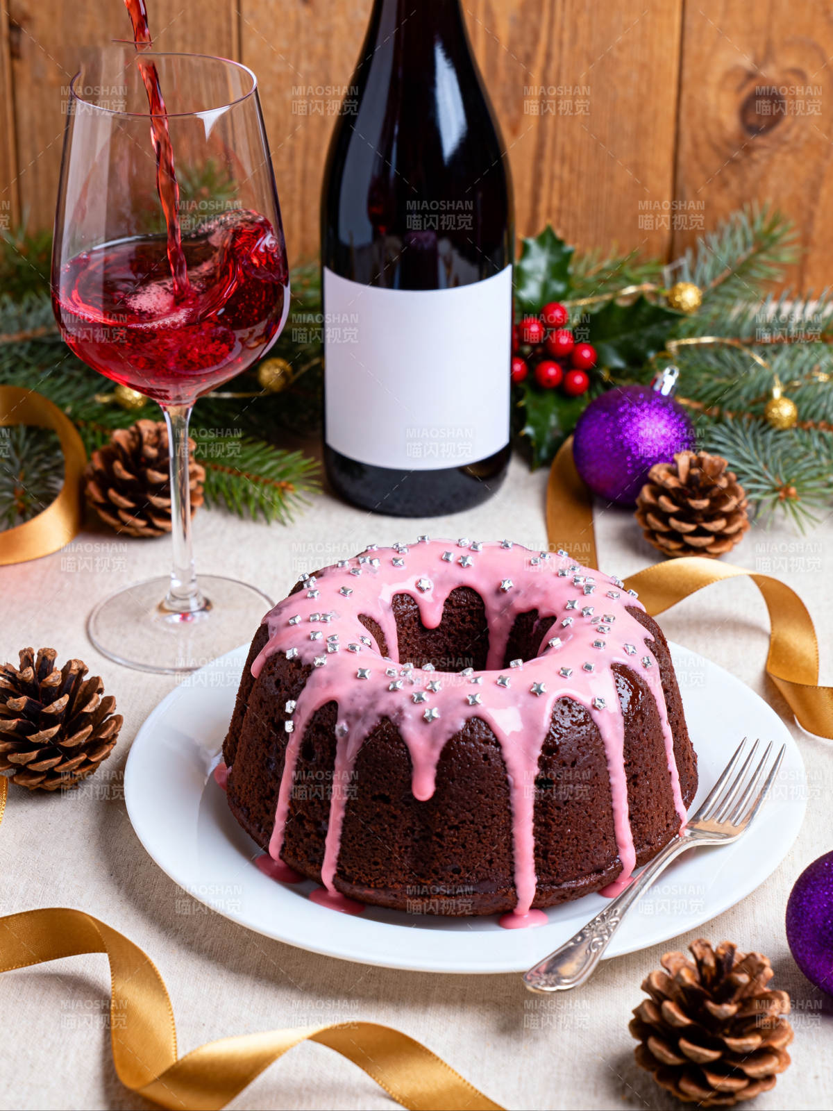 圣诞甜点与红酒图片