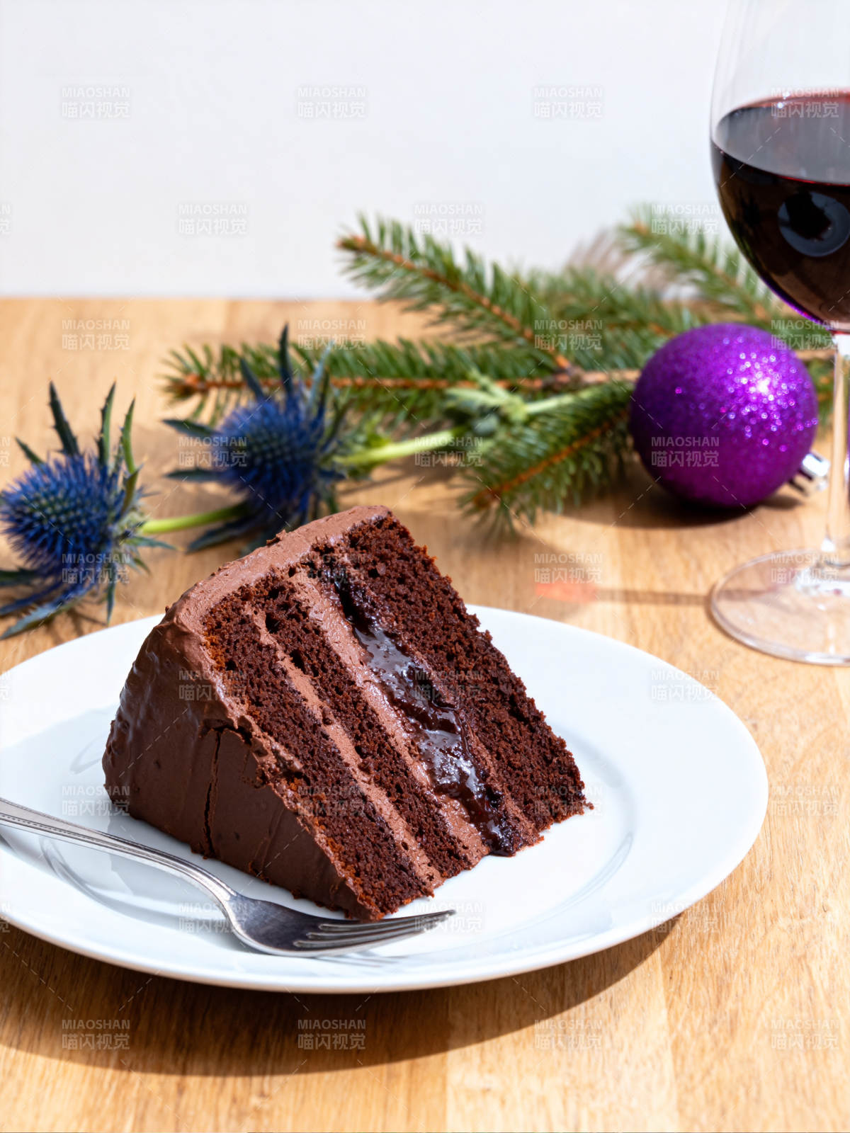 巧克力蛋糕配红酒图片