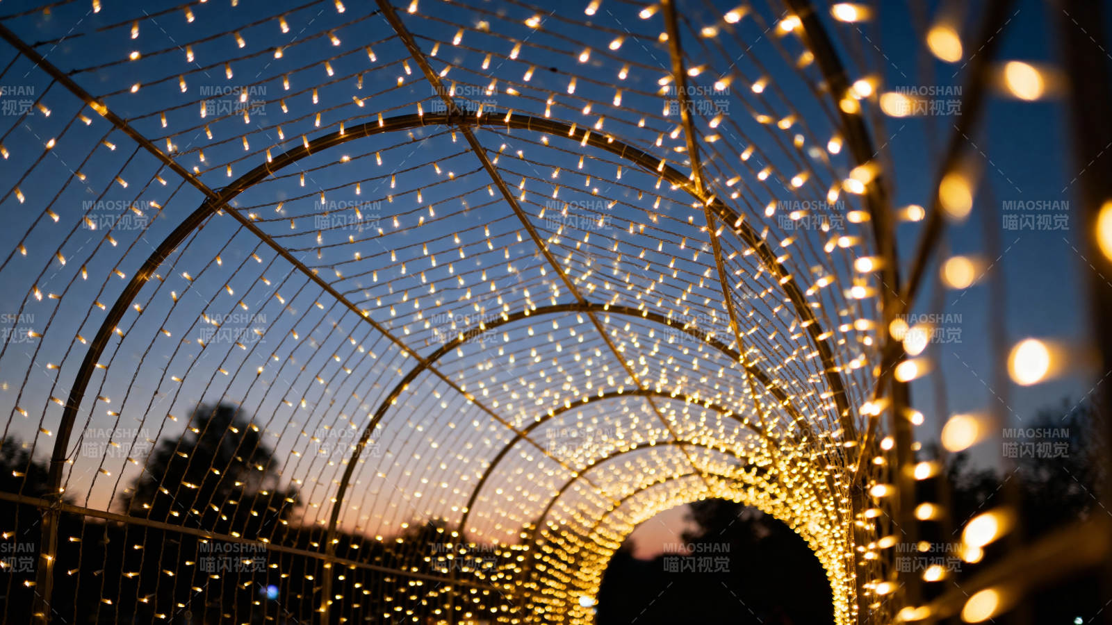灯光隧道夜景图片