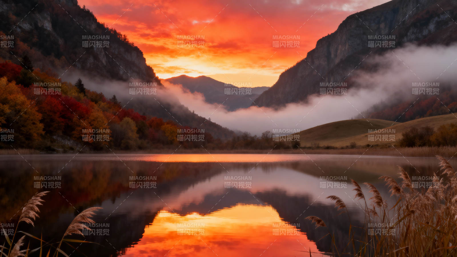秋山湖畔日出图片