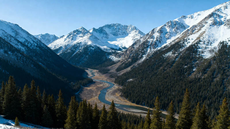 雪山峡谷风光图片