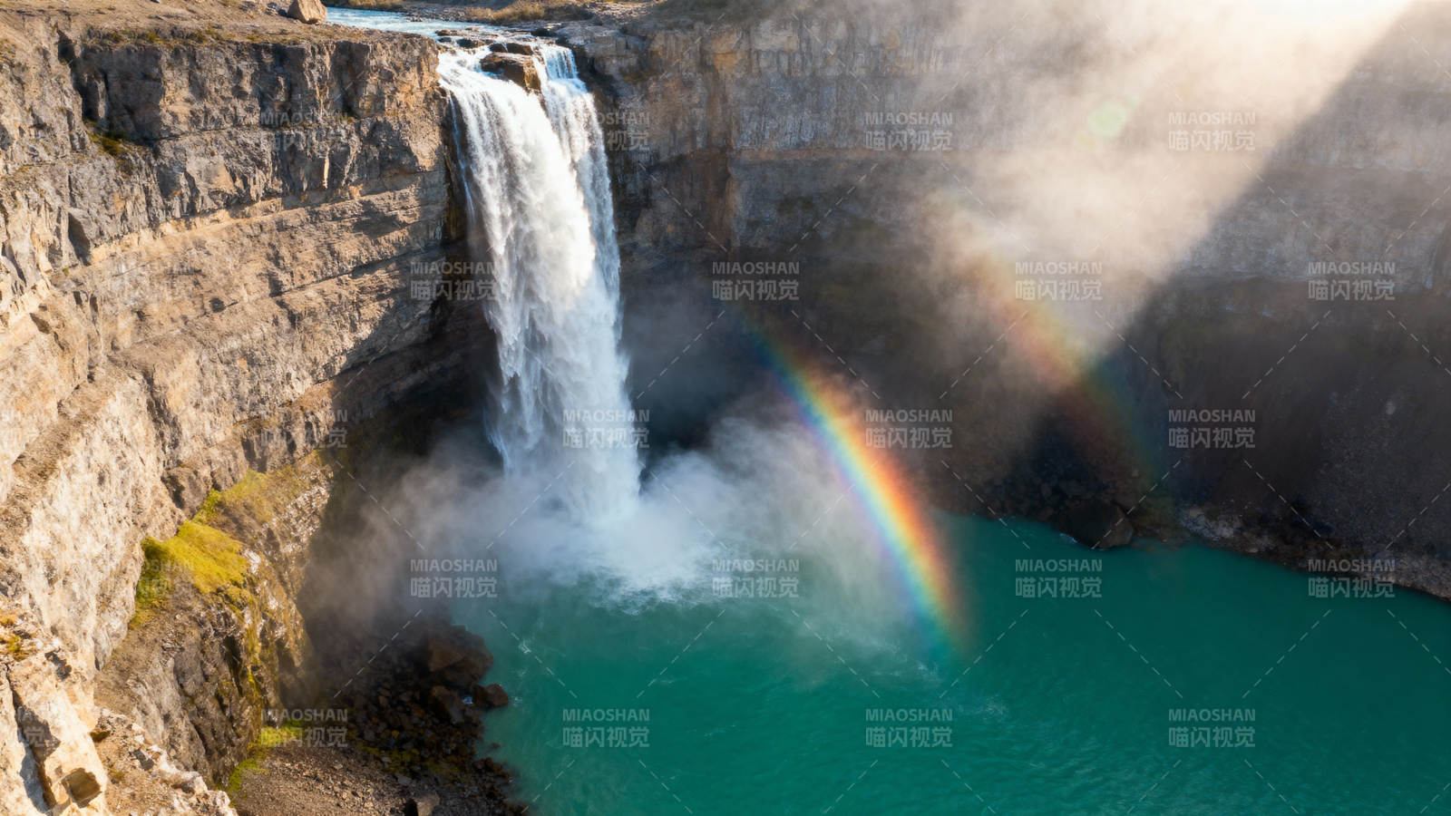 瀑布彩虹奇景图片