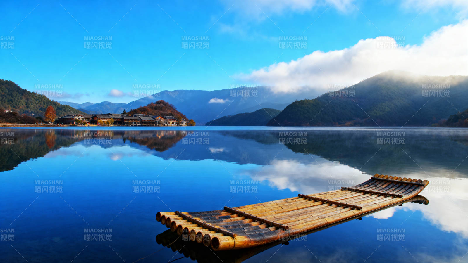 湖光山色竹筏静图片