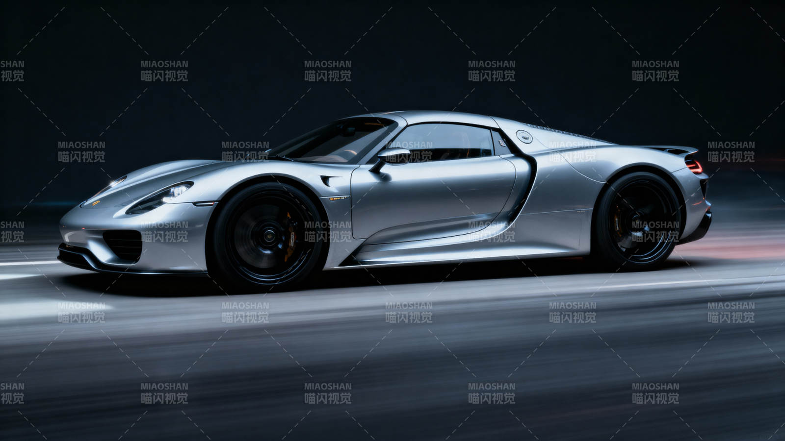 银色超跑疾驰瞬间图片
