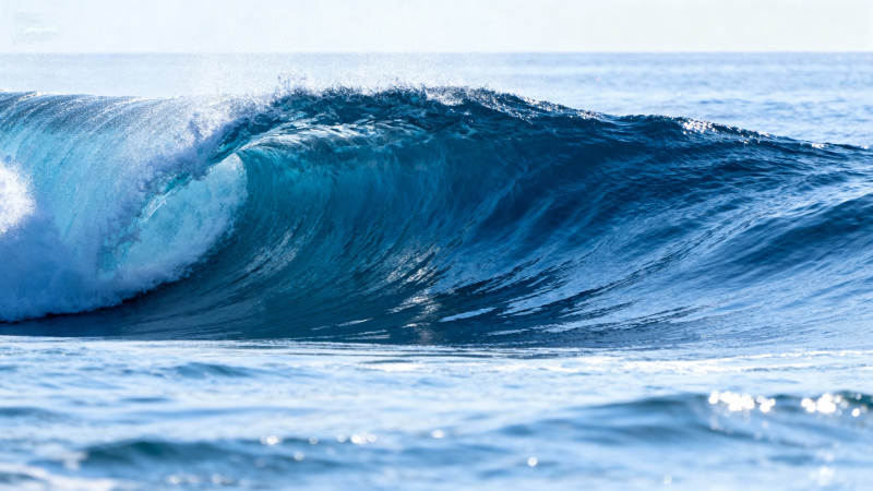 碧海巨浪翻涌图片