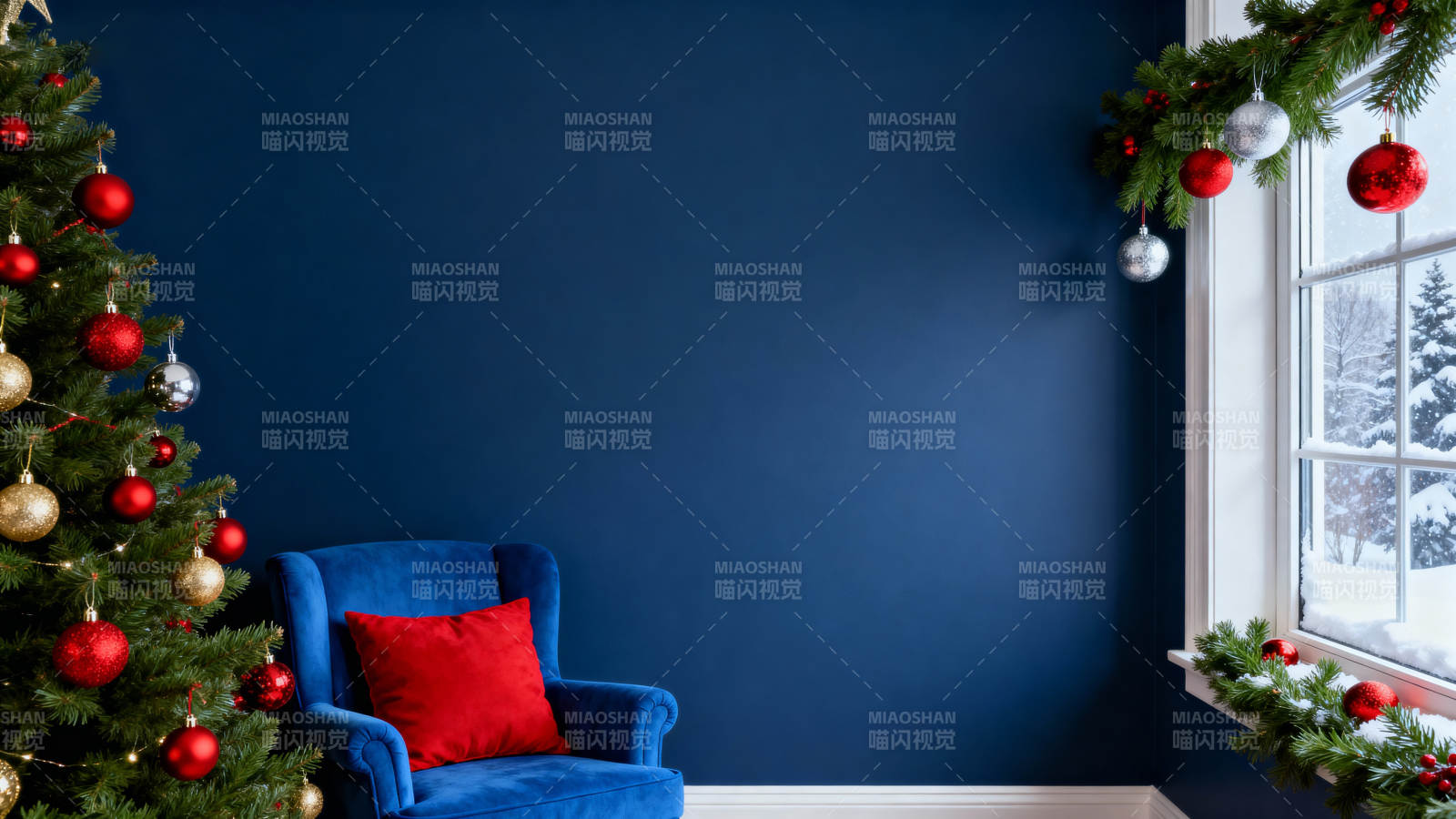 圣诞树旁的蓝色角落图片