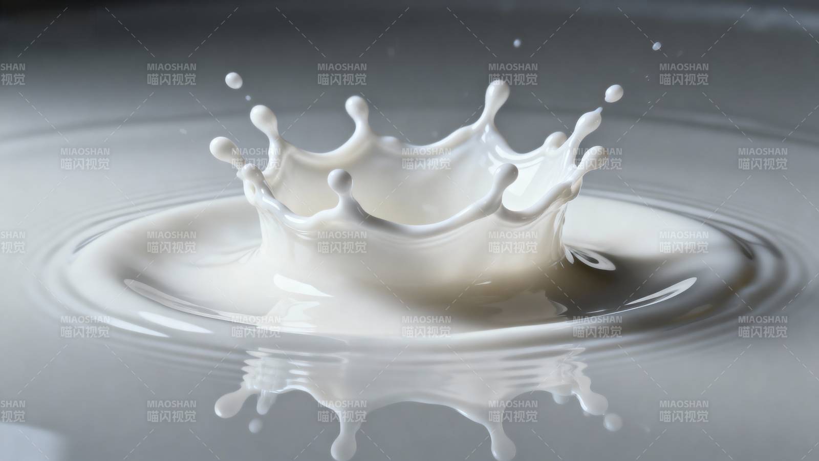 牛奶飞溅瞬间图片