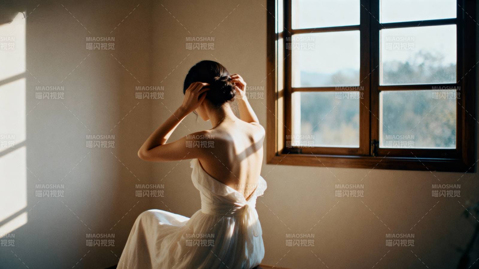 窗边新娘静思图片
