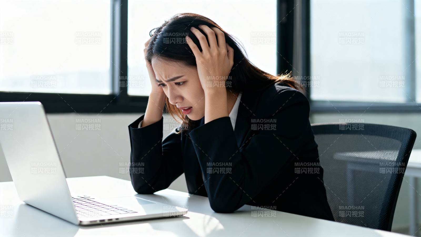 职场压力困扰图片