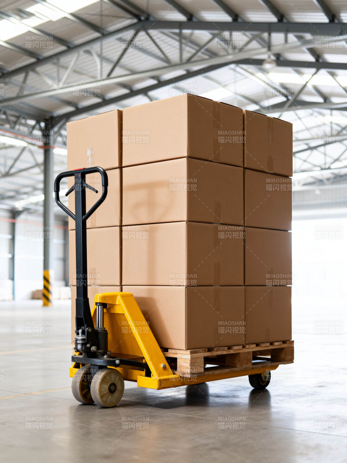 仓库搬运箱堆图片
