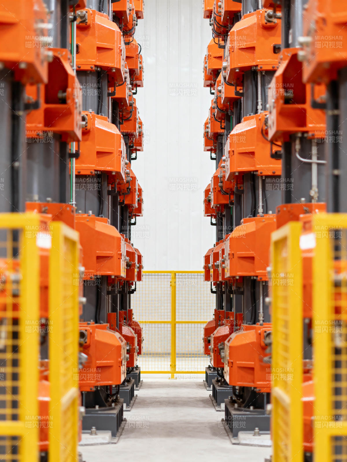 橙色机械臂阵列图片