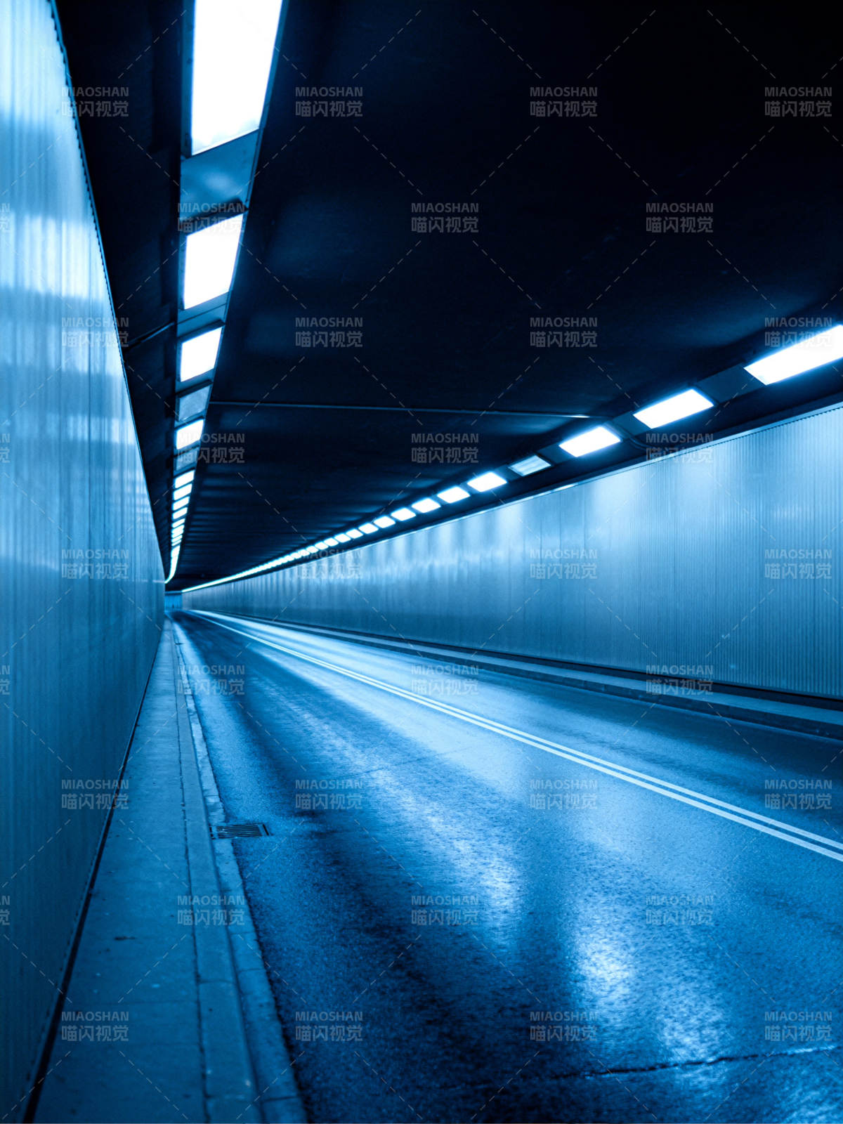 蓝色隧道光影图片