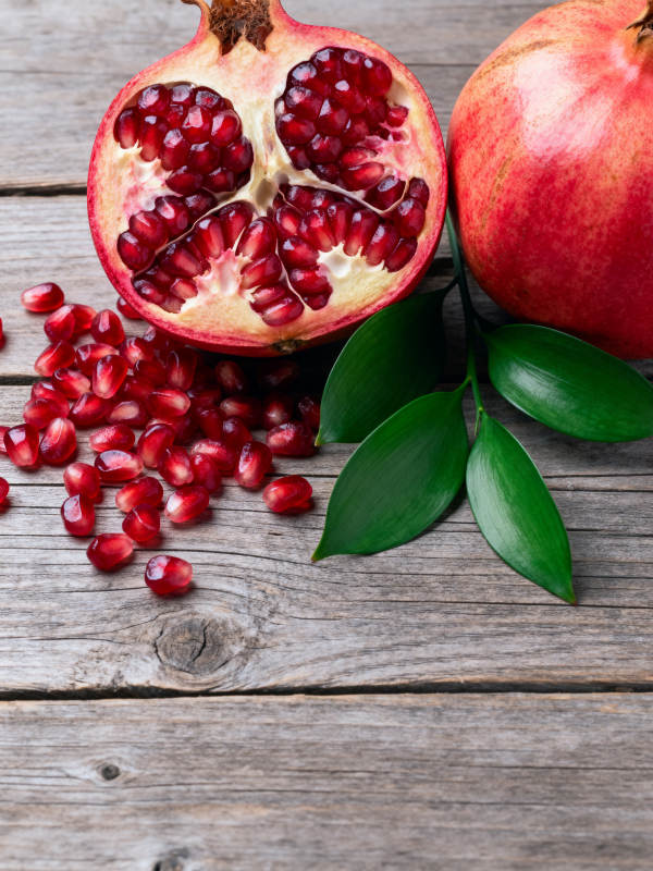 石榴鲜红诱人图片